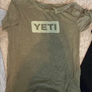 YETI Forest Green Logo Tee xl